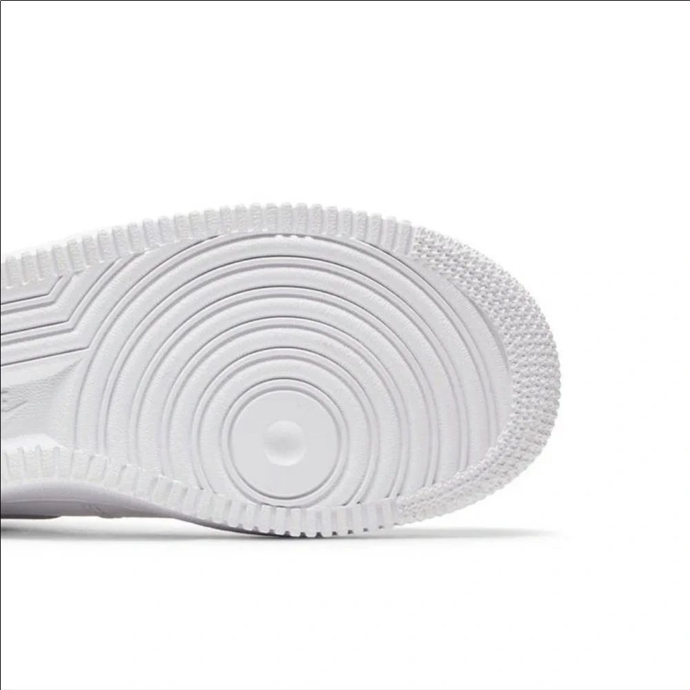 NIKE AIR FORCE 1 '07 MID 'TRIPLE WHITE'
8.5 Women / 7Y Men - Picture 5 of 9